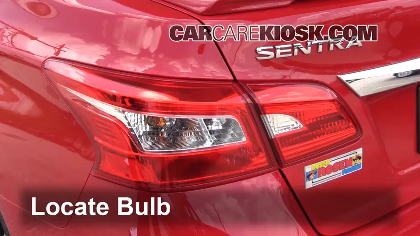 2016 Nissan Sentra FE+S 1.8L 4 Cyl. Éclairage Feu stop (remplacer ampoule)